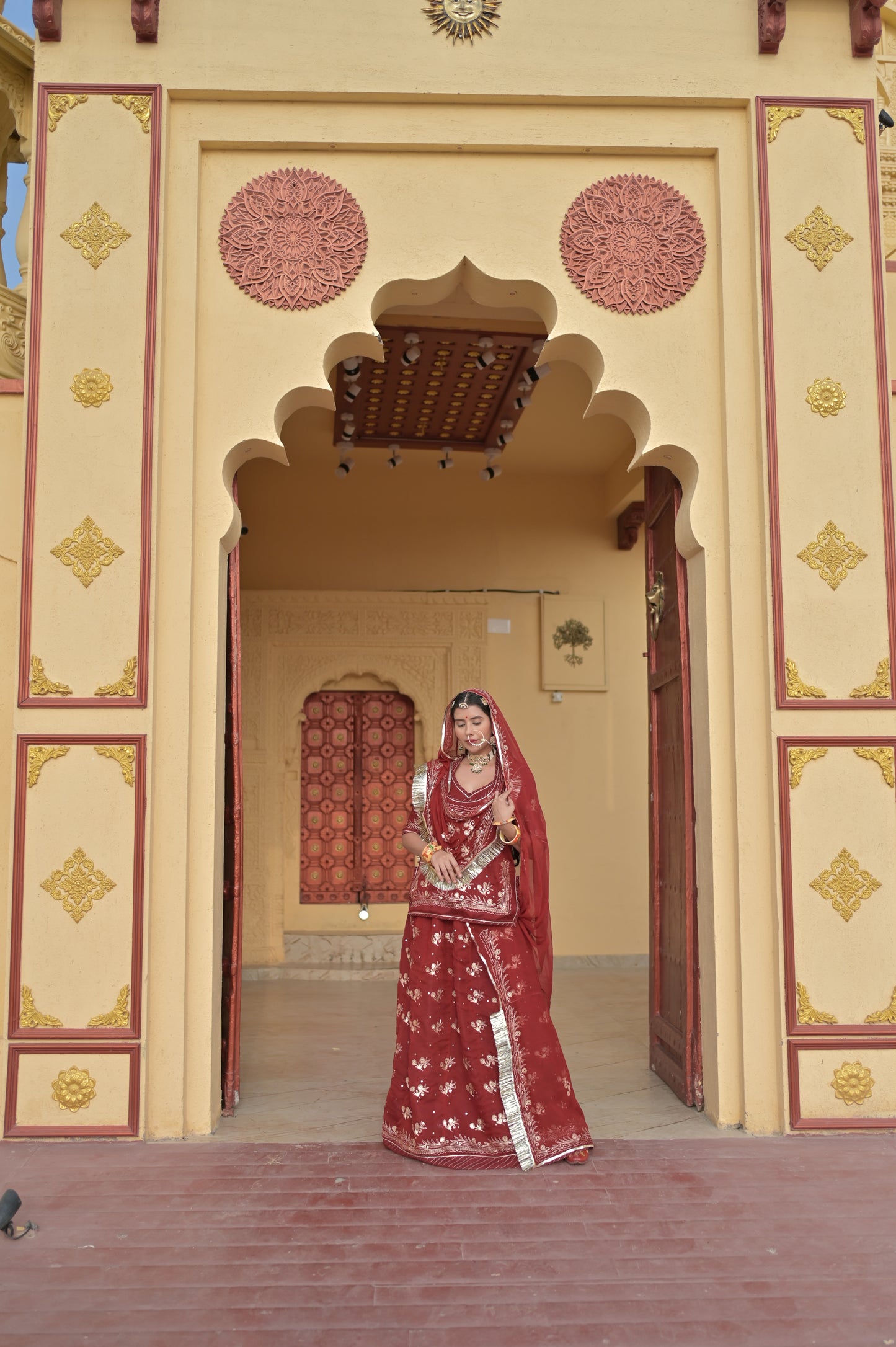 Nayi Dulhan Baarik Kadhai Poshak