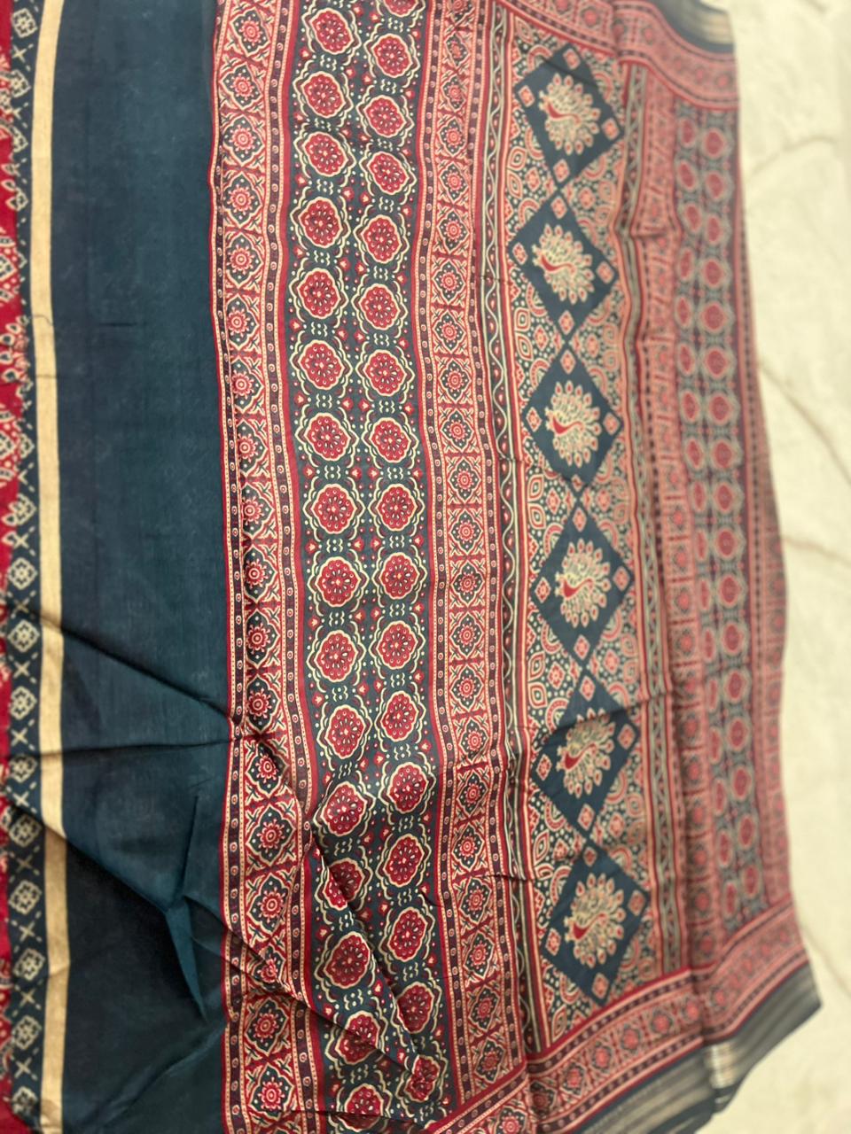 Beautiful Pure Malmal Pink and Blue Combination Saree with Thread Zari Work