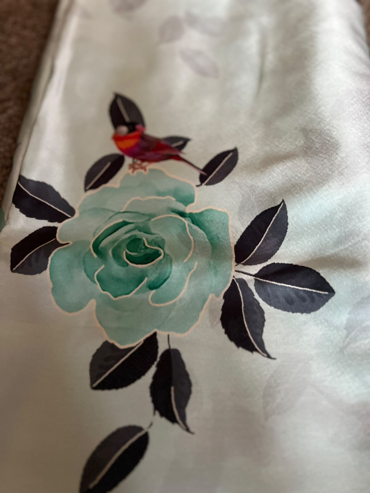 Beautiful Flower Design Crepe Saree with Blouse Piece