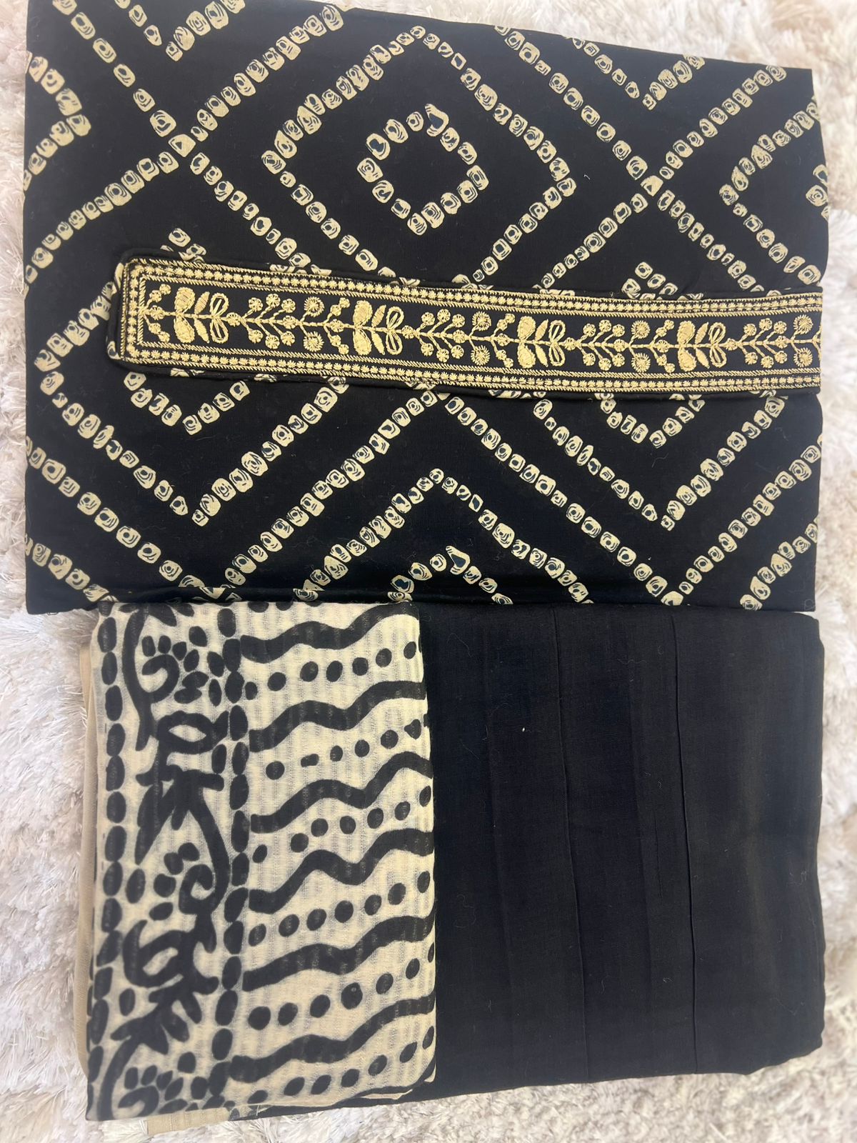 Beautiful Bandini Print Designer Suit with Lovely Malmal Dupatta (Unstitched)