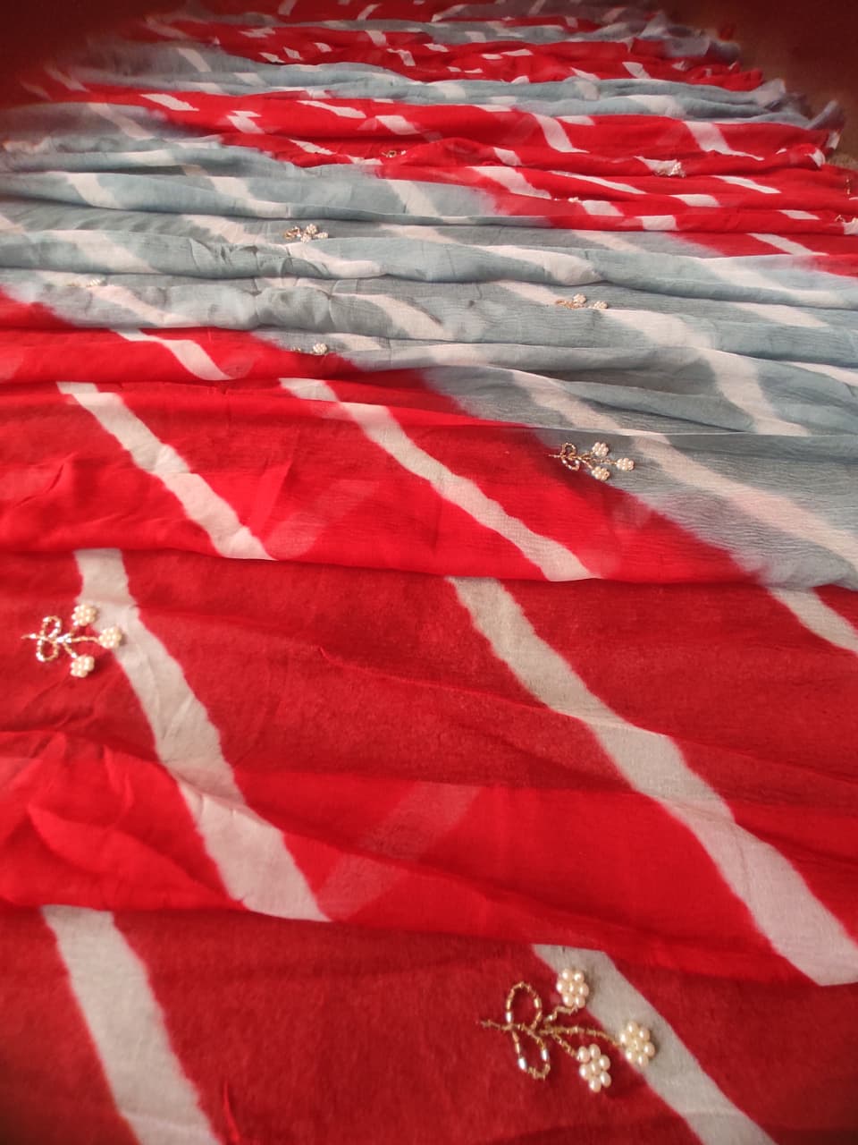 Beautiful Double Shaded Lahariya Saree with Pearl Flower Work with Red Blouse Piece