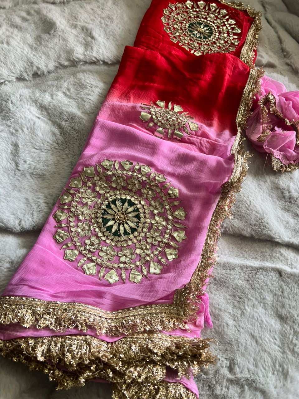 Soft Chiffon Red and Pink Shaded Thali Designer with Blouse Piece
