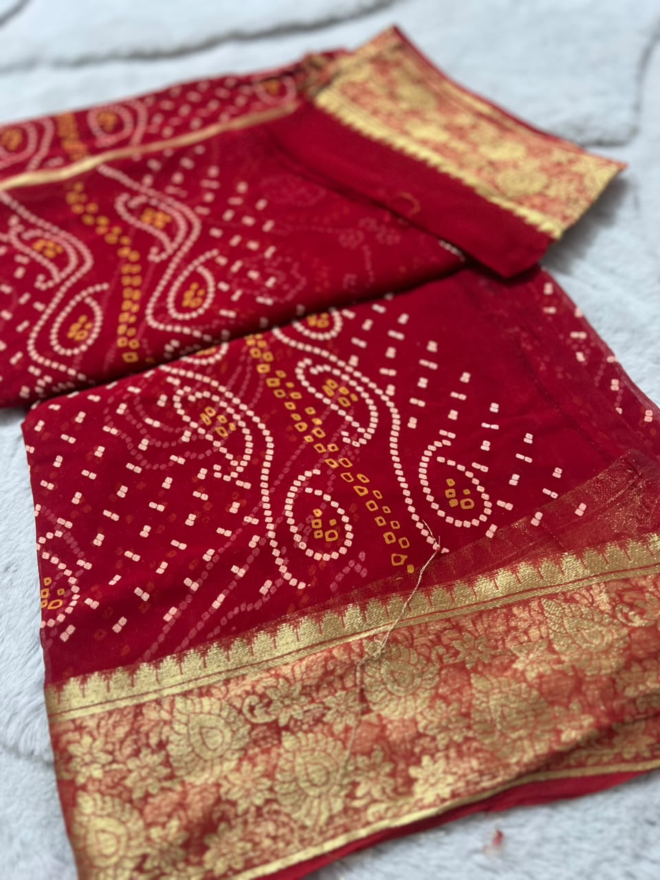 Red Pure Georgette Bandini Saree with Beautiful Zari border and Same Fabric Blouse Piece