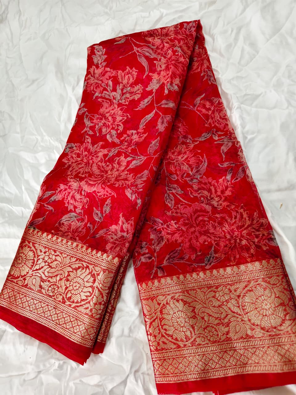 Beautiful Flower Printed Heavy Border Saree with Blouse Piece