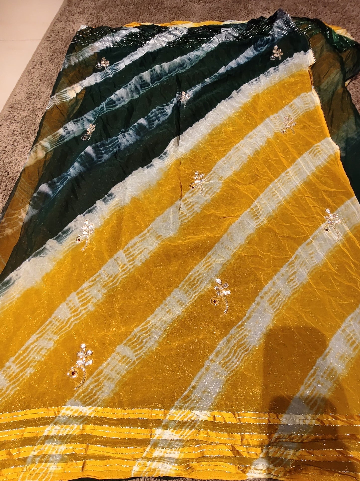 Beautiful Yellow-Green Color Lahariya Saree with Blouse Piece