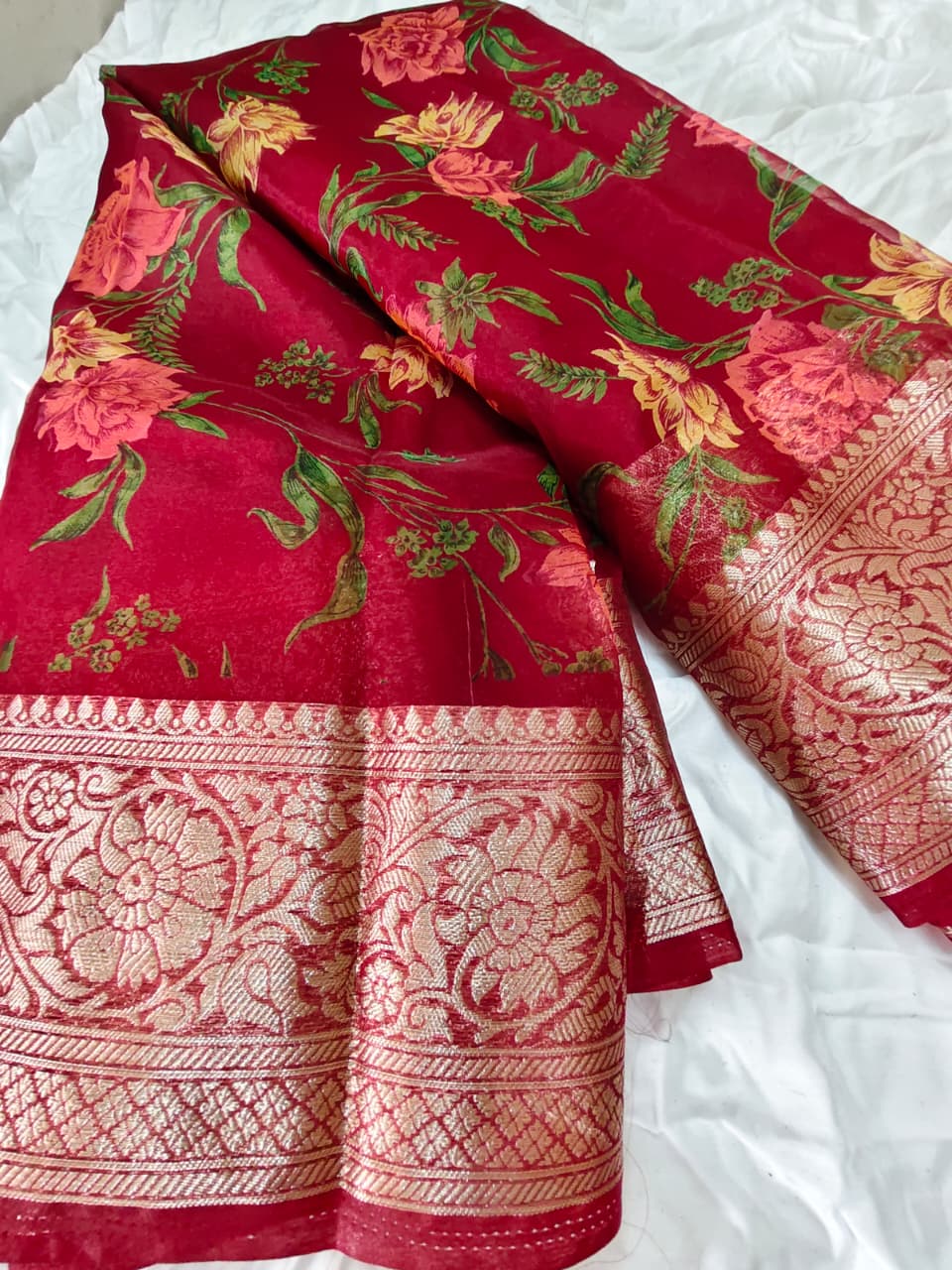 Beautiful Flower Design Heavy Border Saree with Blouse Piece