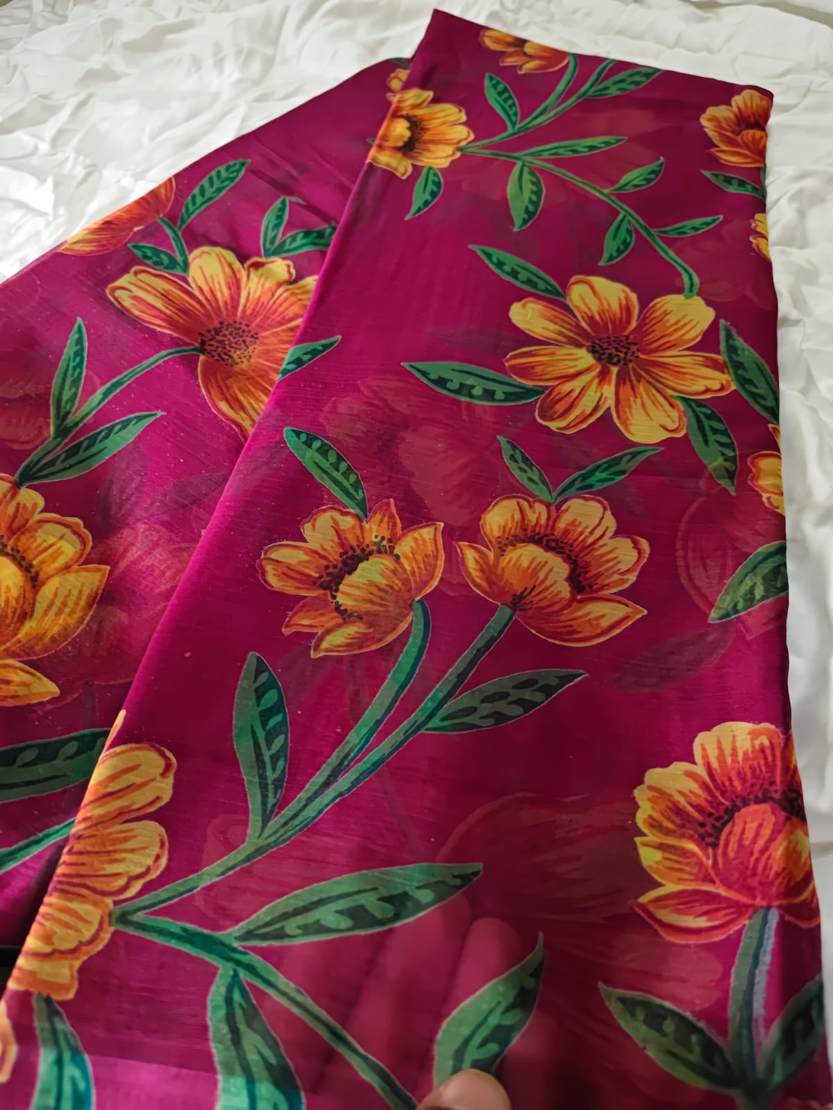 Beautiful Saree with Flower Print and Blouse Piece