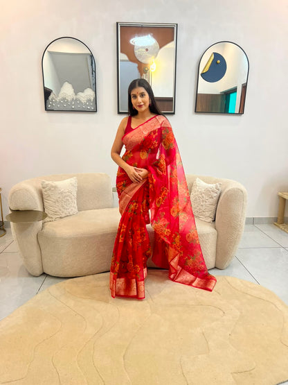 Beautiful Flower Design Heavy Border Saree with Blouse Piece