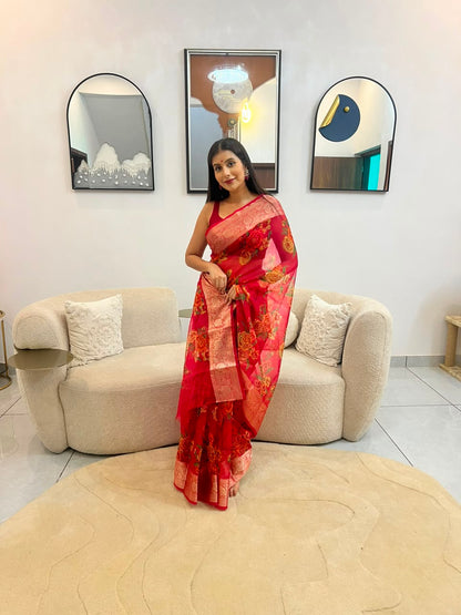 Beautiful Flower Design Heavy Border Saree with Blouse Piece