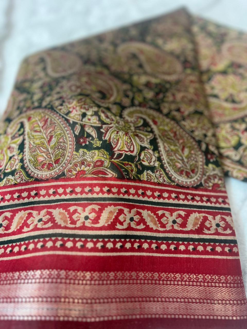 Beautiful Pure Malmal Green and Red Combination Saree with Thread Zari Work