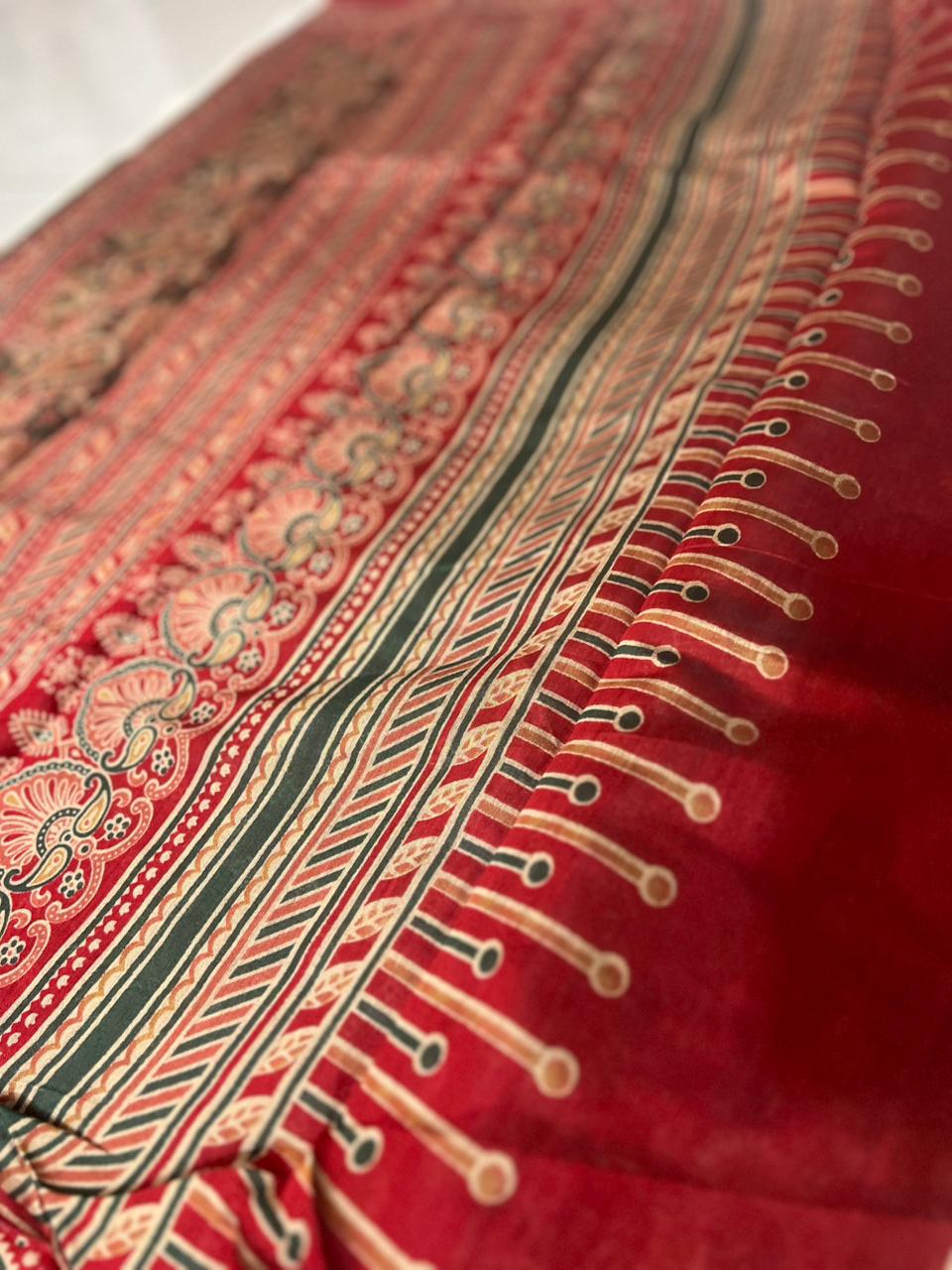 Beautiful Pure Malmal Green and Red Combination Saree with Thread Zari Work