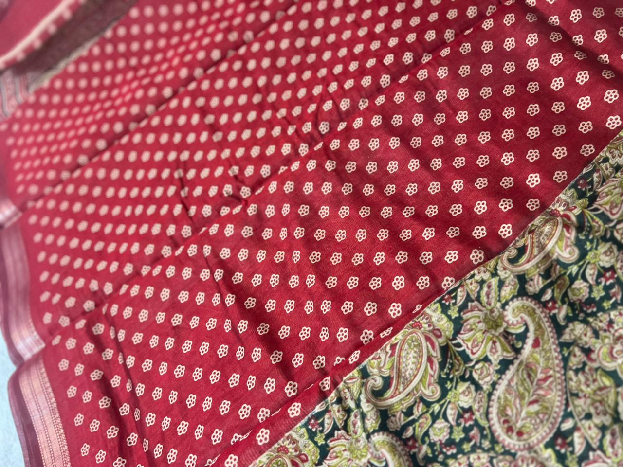 Beautiful Pure Malmal Green and Red Combination Saree with Thread Zari Work