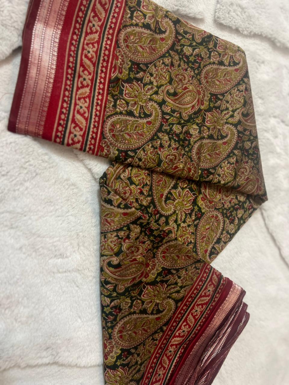 Beautiful Pure Malmal Green and Red Combination Saree with Thread Zari Work
