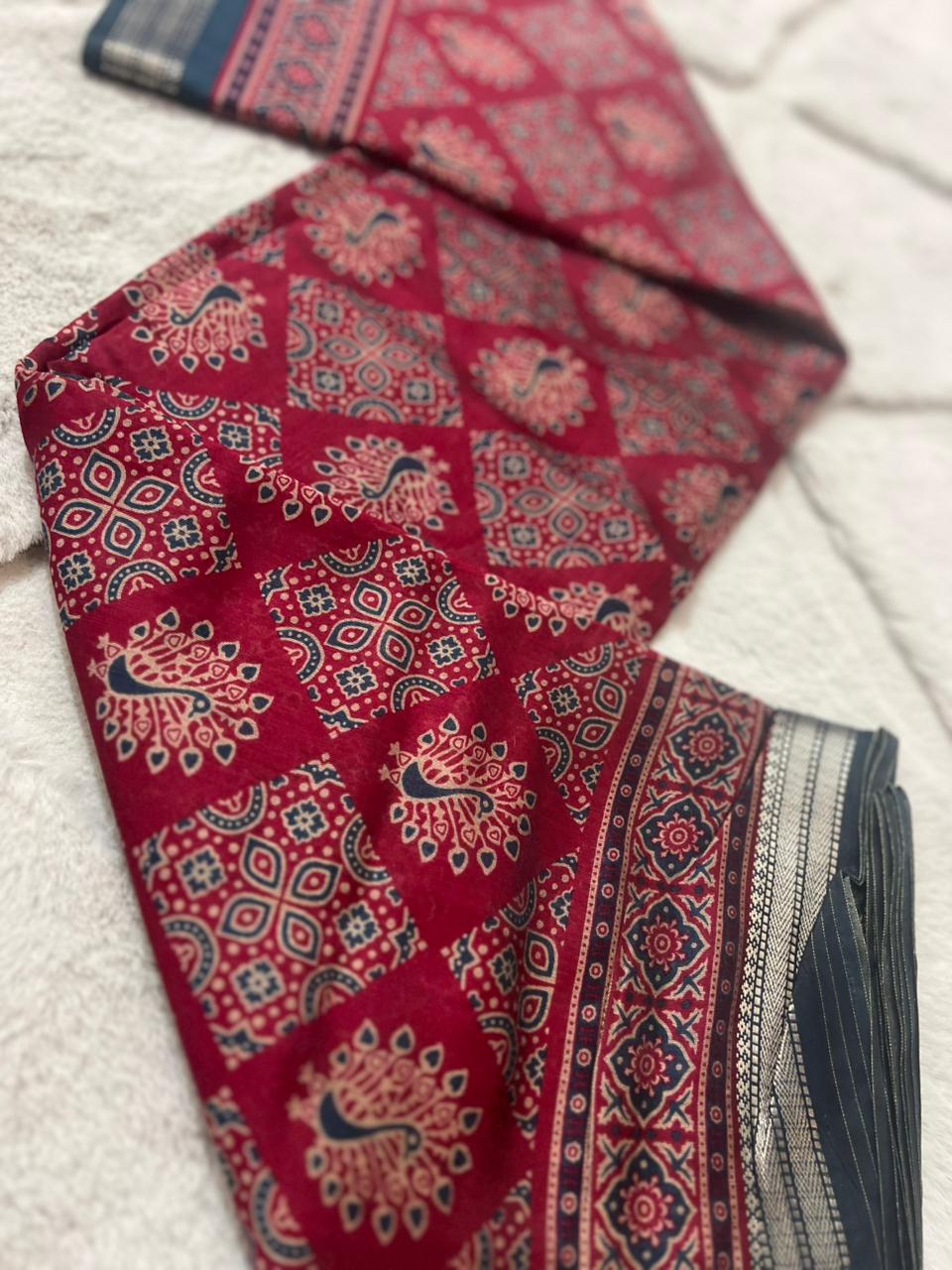Beautiful Pure Malmal Pink and Blue Combination Saree with Thread Zari Work