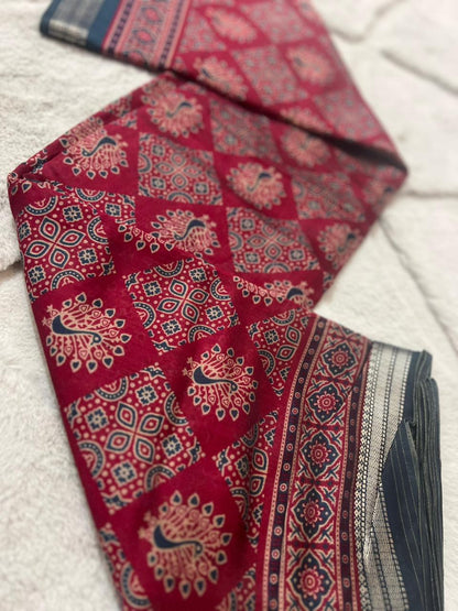 Beautiful Pure Malmal Pink and Blue Combination Saree with Thread Zari Work