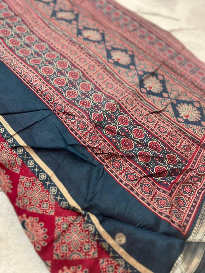 Beautiful Pure Malmal Pink and Blue Combination Saree with Thread Zari Work