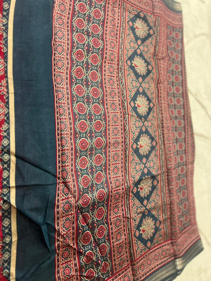 Beautiful Pure Malmal Pink and Blue Combination Saree with Thread Zari Work