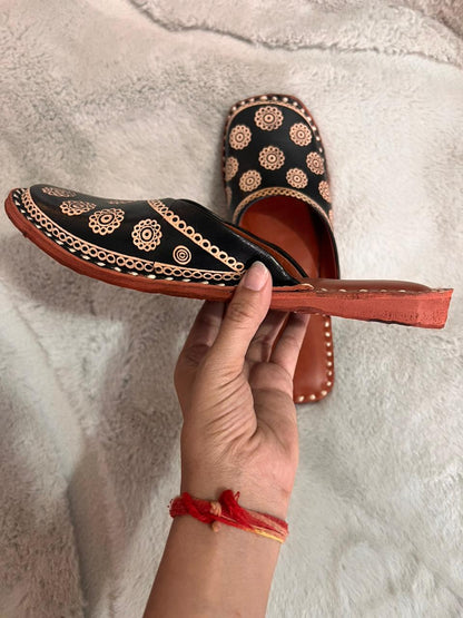 Beautiful Black Color Pure Leather Designer Mojadi Mules