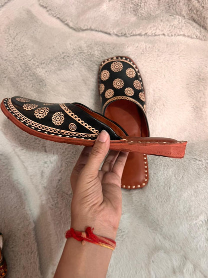 Beautiful Black Color Pure Leather Designer Mojadi Mules