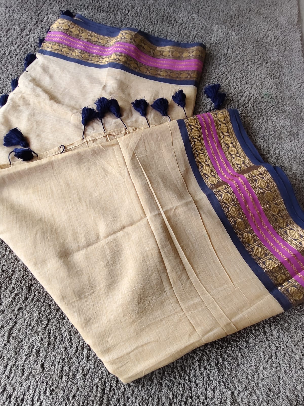 Beautiful Malmal Saree with Blouse Piece