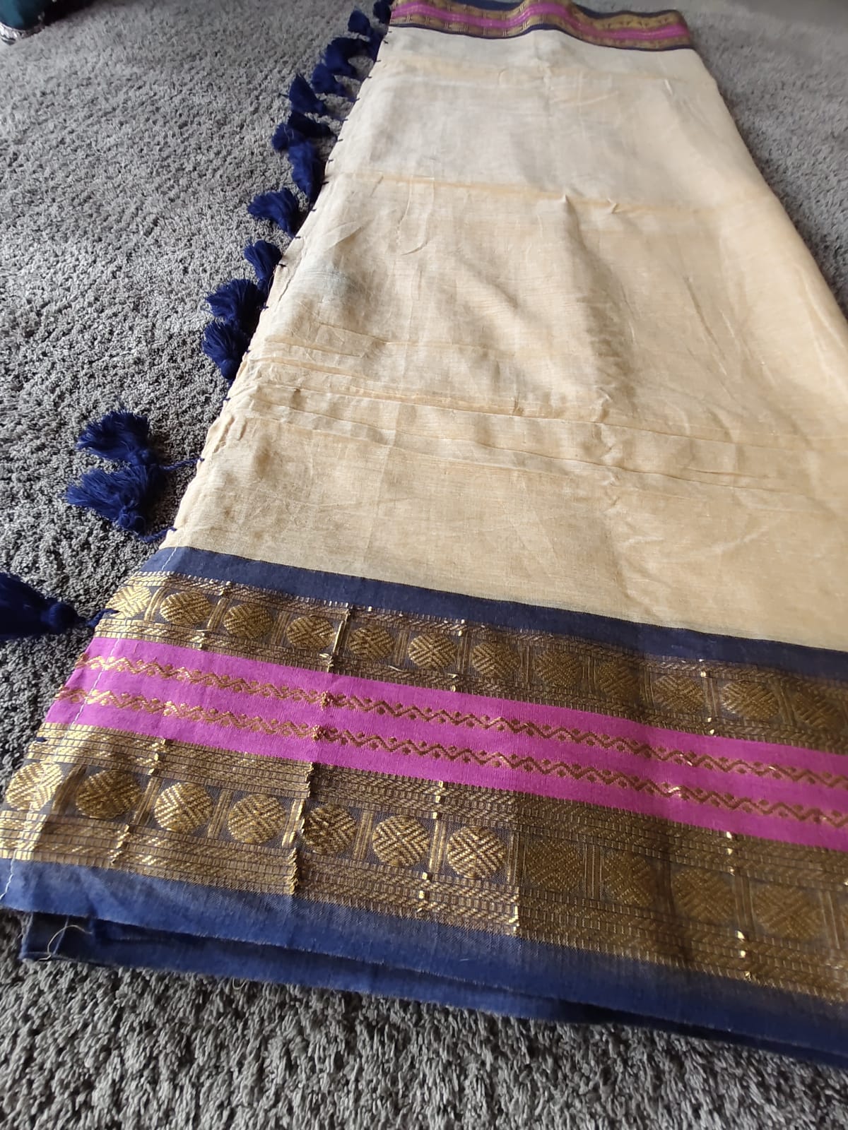 Beautiful Malmal Saree with Blouse Piece