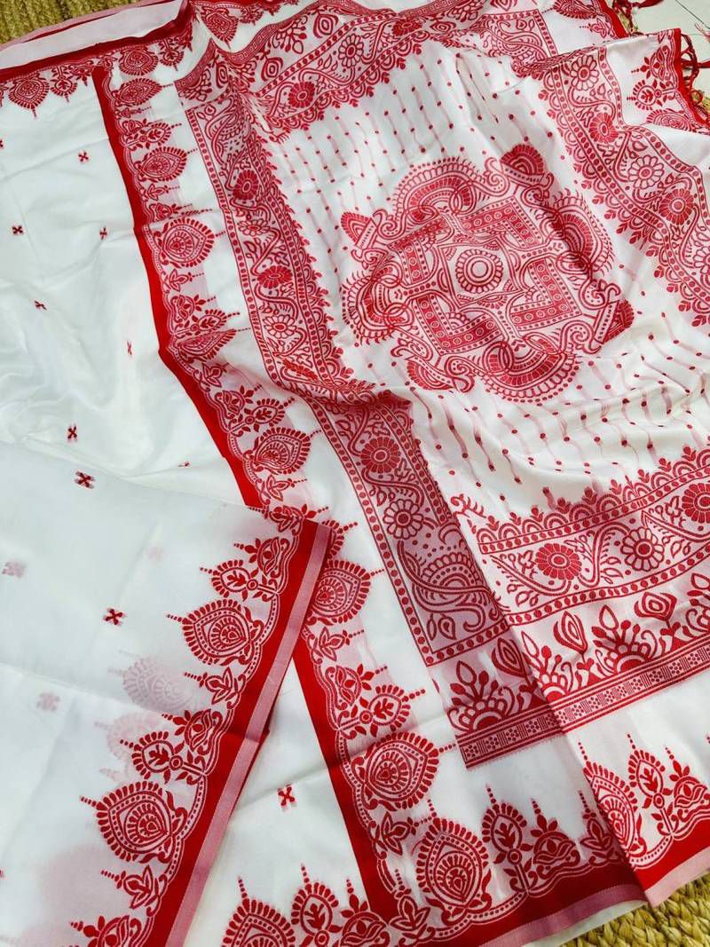 Beautiful Banarasi Silk Weaving Saree with Contrast Rich Resham Thread Weaving Pallu