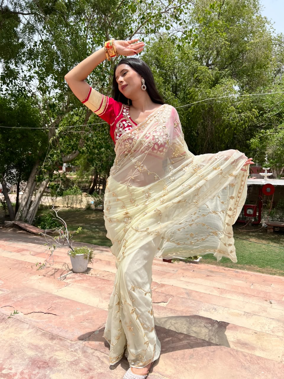 Pure Chiffon Jaal Work White Saree with Pure Crepe Angi Blouse Piece