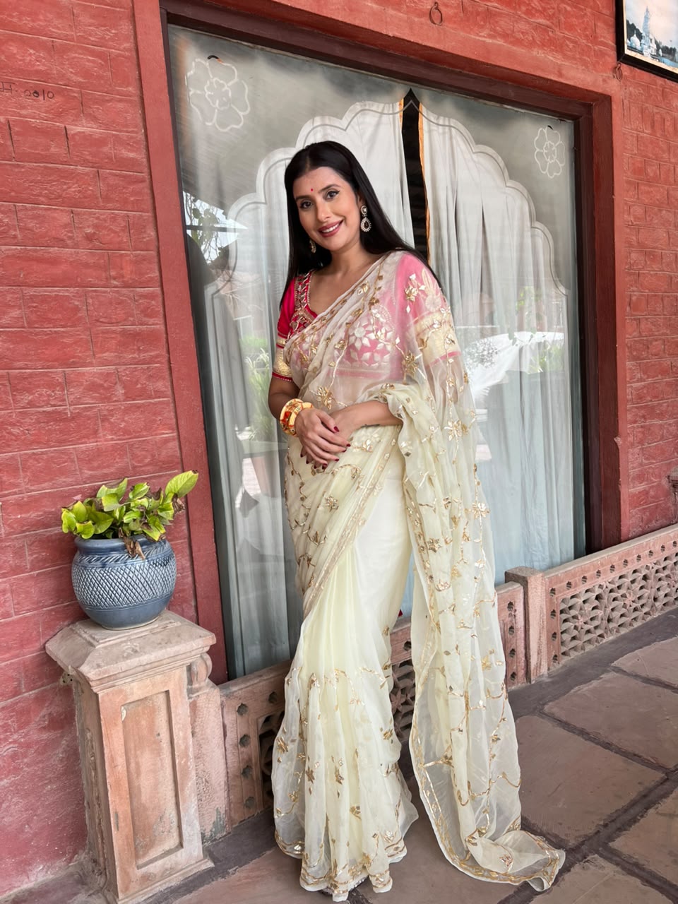 Pure Chiffon Jaal Work White Saree with Pure Crepe Angi Blouse Piece