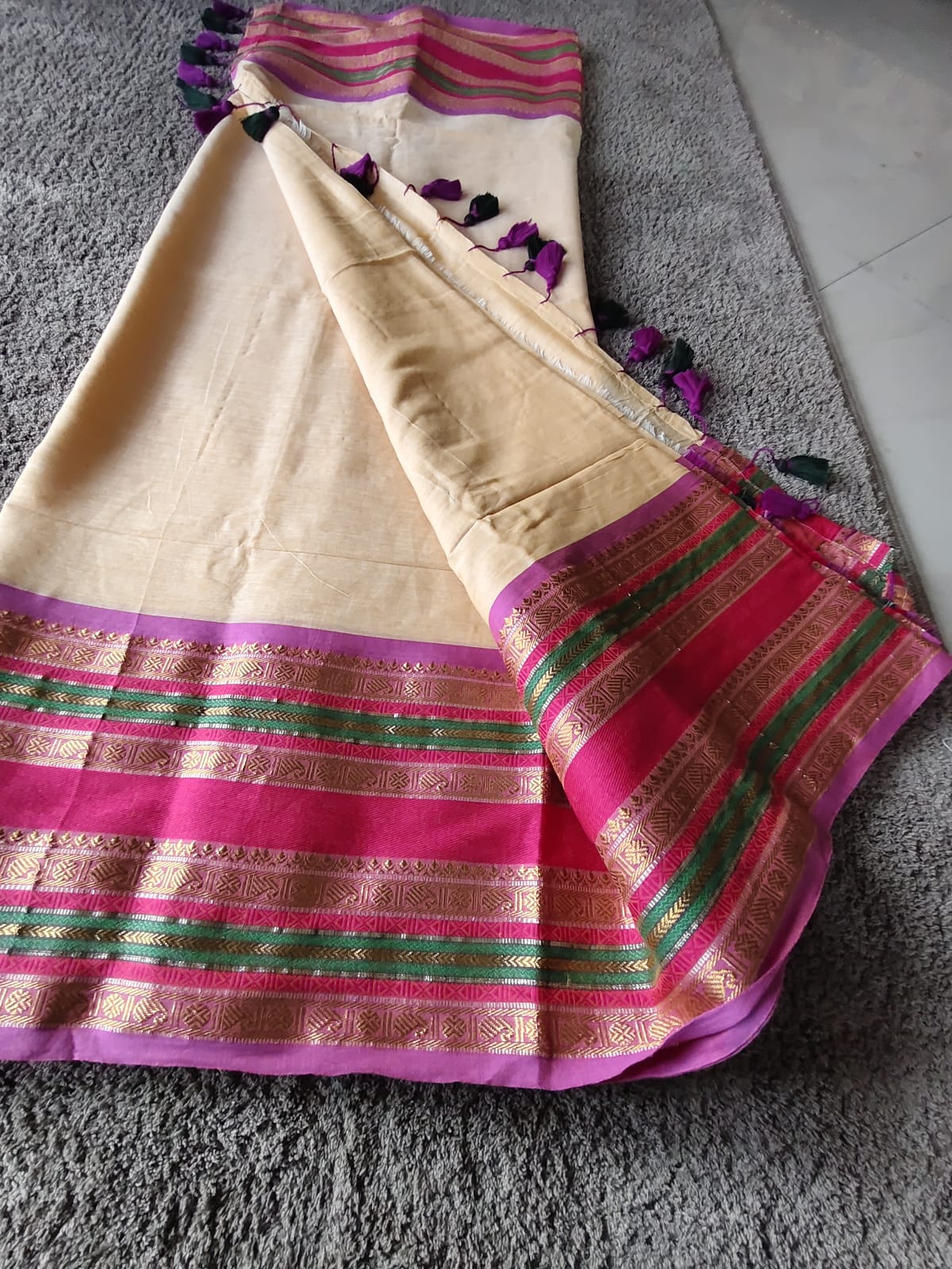 Beautiful Malmal Saree with Blouse Piece