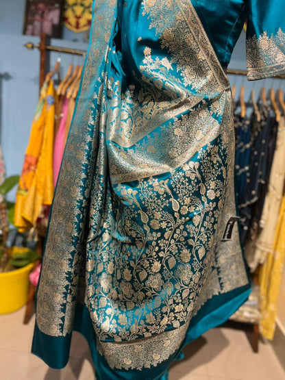 Beautiful Banarasi Silk Saree with Small Size Blouse