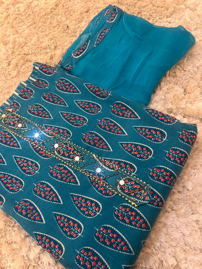 Beautiful Bandhini Print Suit (Unstitched)