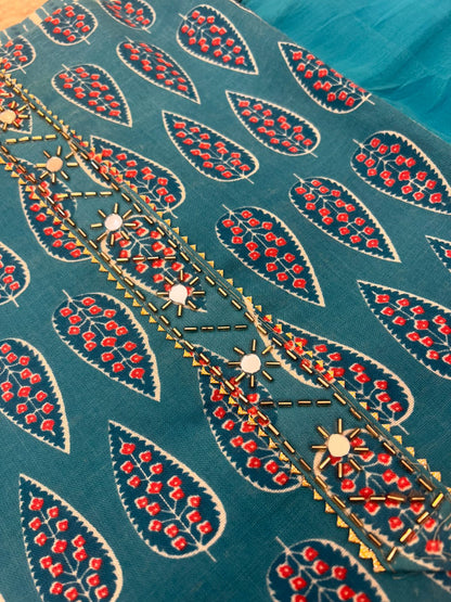 Beautiful Bandhini Print Suit (Unstitched)