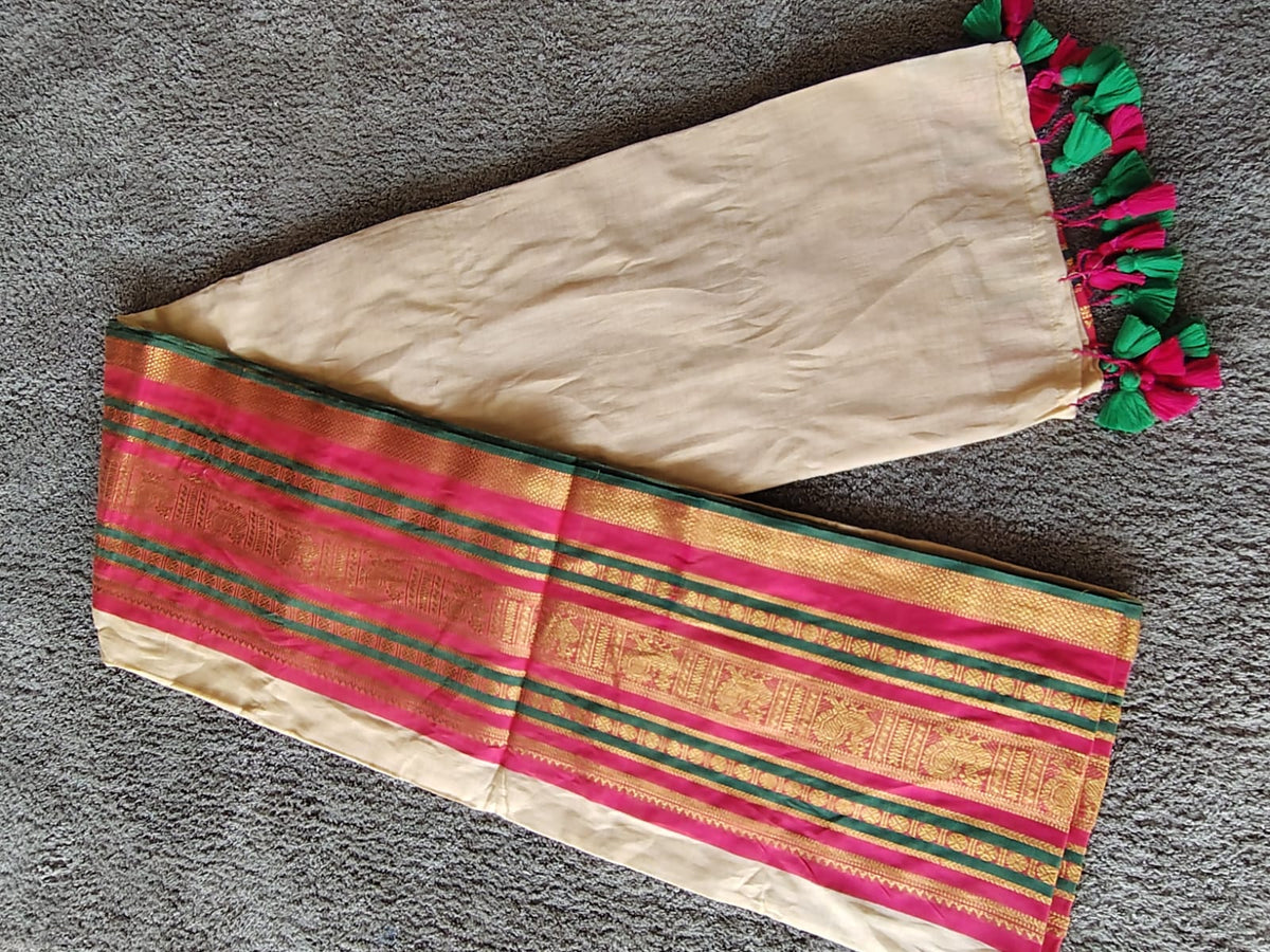 Beautiful Malmal Saree with Blouse Piece