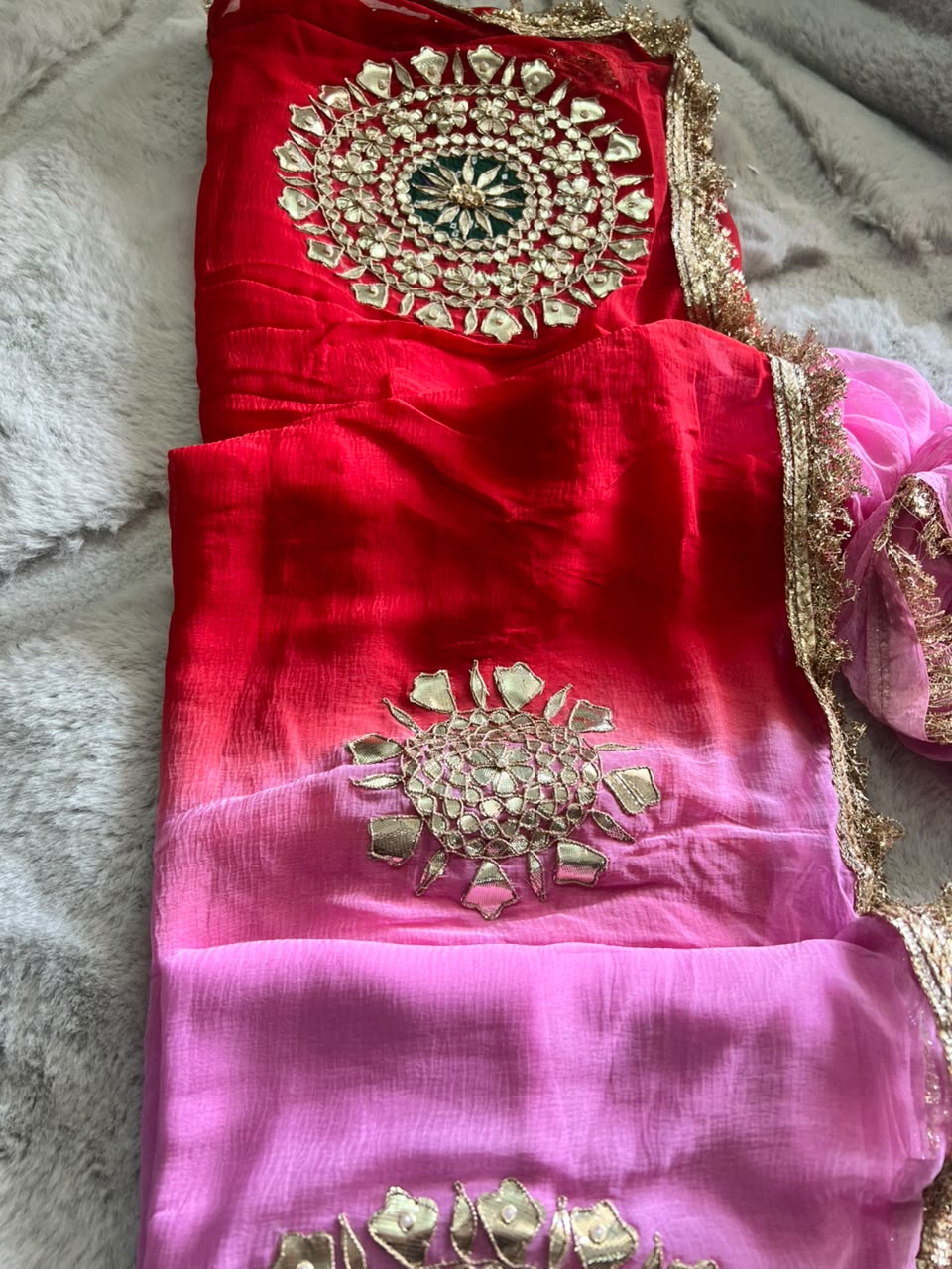 Soft Chiffon Red and Pink Shaded Thali Designer with Blouse Piece