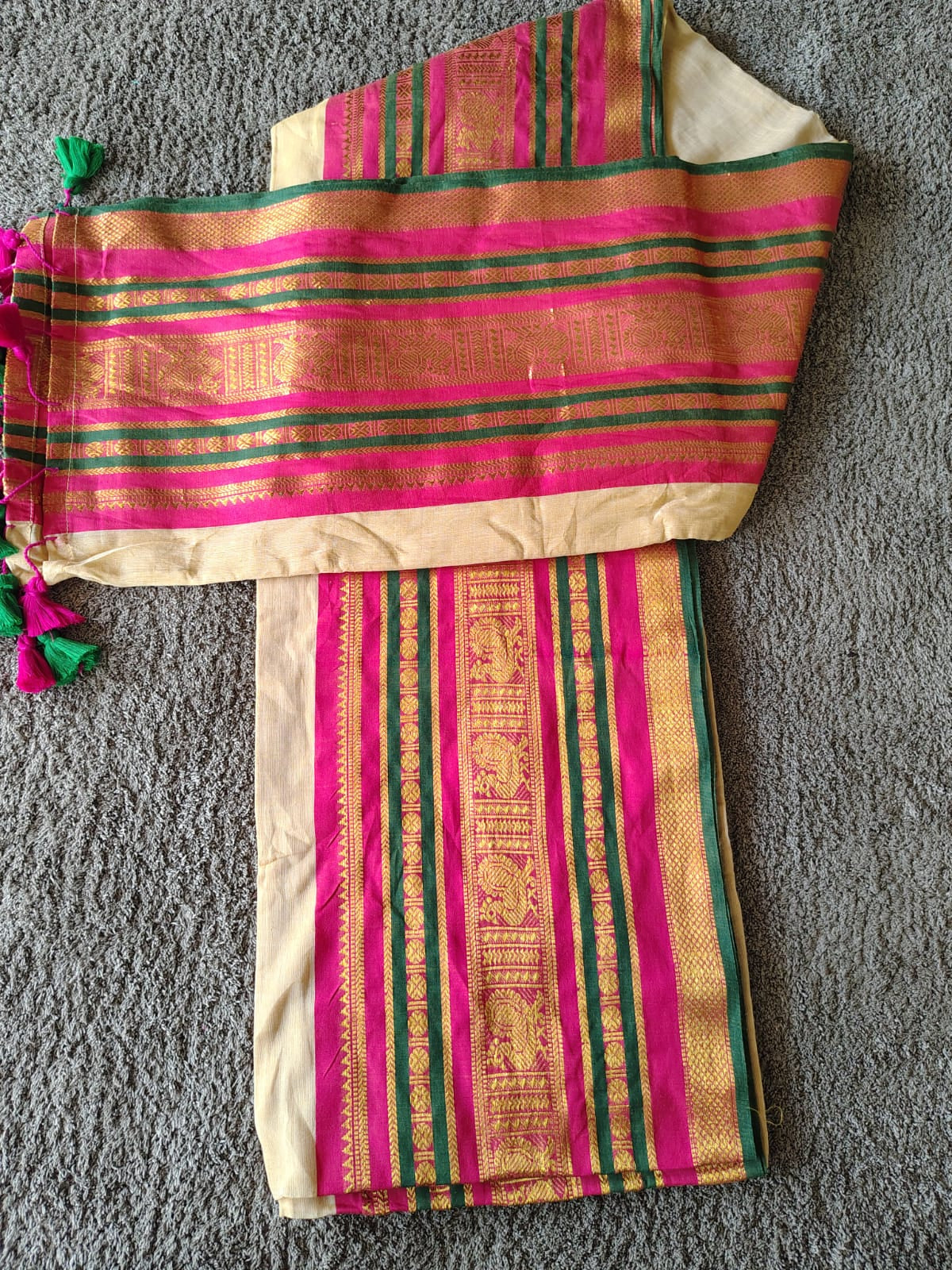 Beautiful Malmal Saree with Blouse Piece