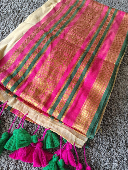 Beautiful Malmal Saree with Blouse Piece
