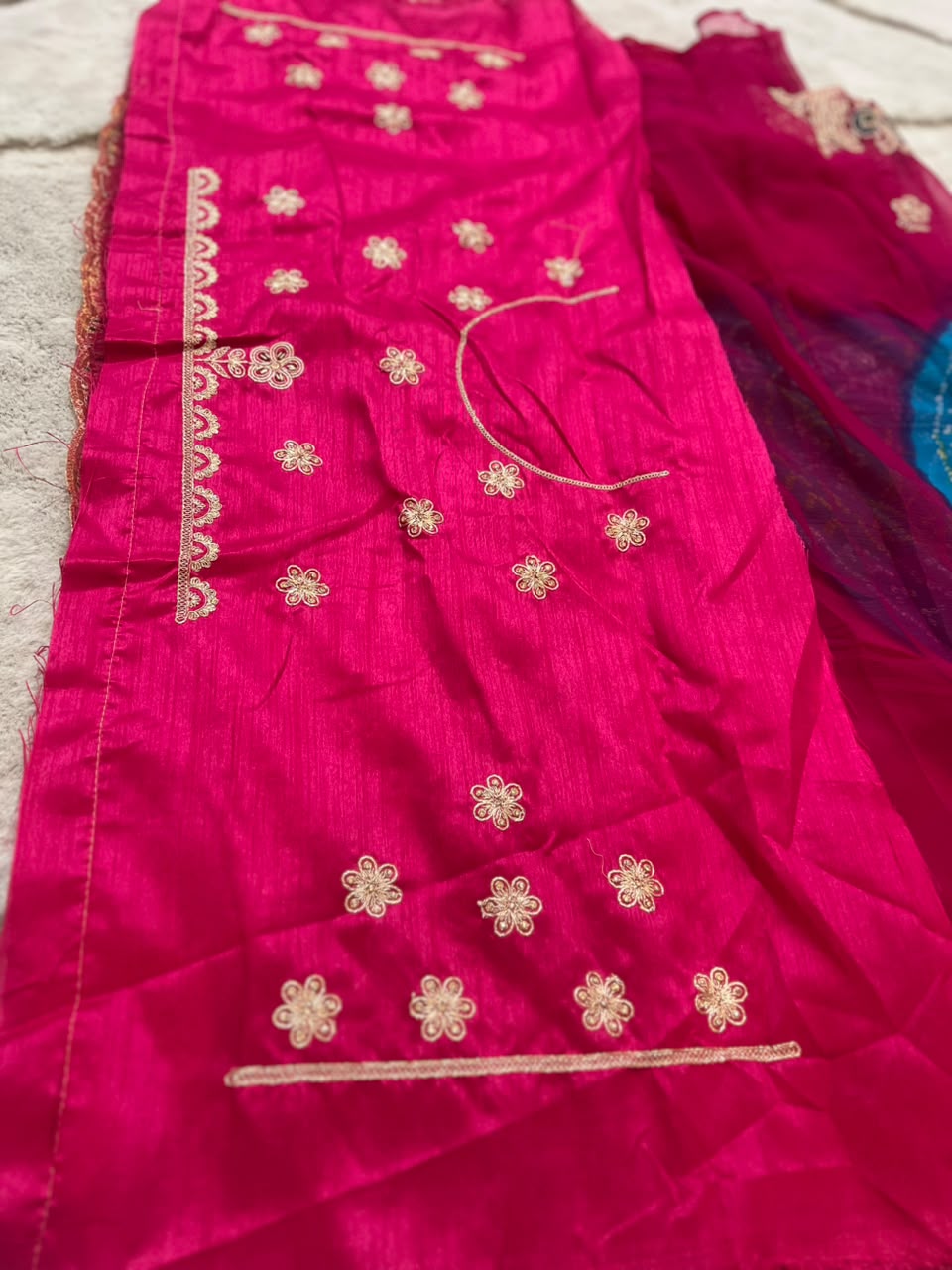 Beautiful Rajasthani Traditional Bandhini Pachrangi Saree with Blouse Piece