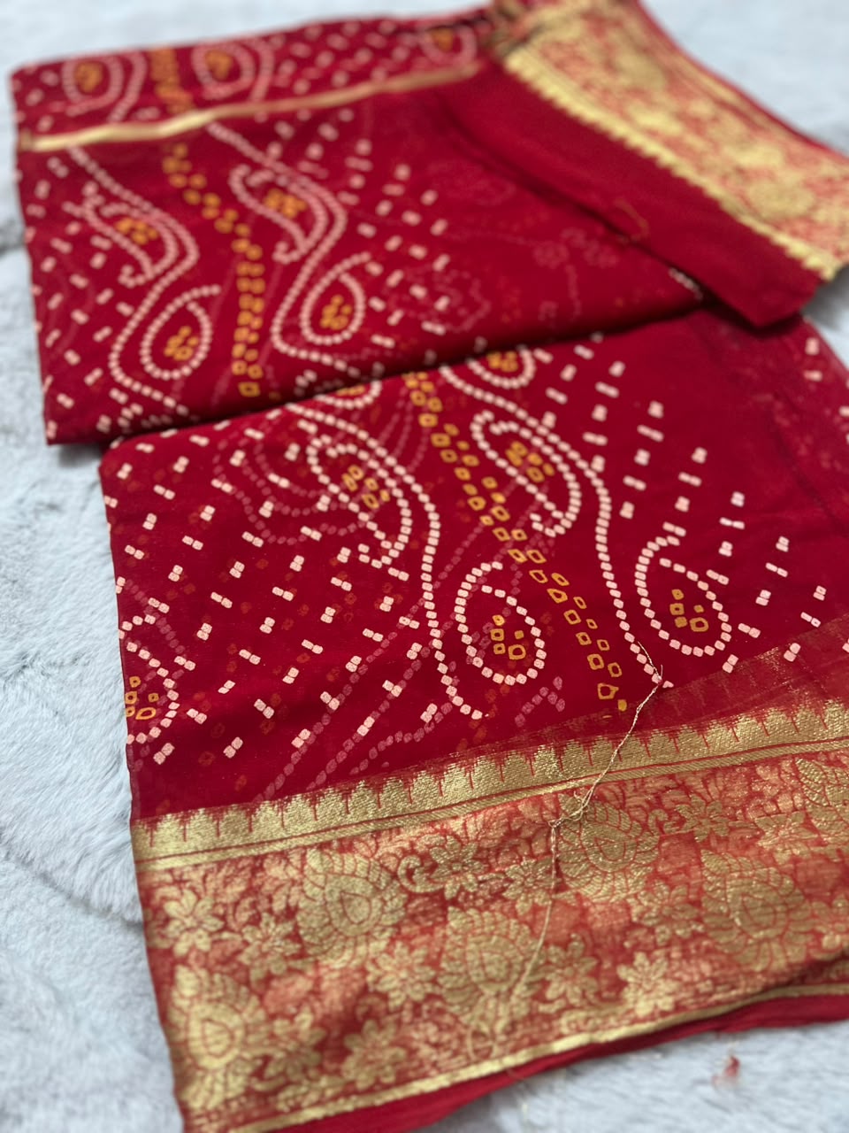 Red Pure Georgette Bandini Saree with Beautiful Zari border and Same Fabric Blouse Piece