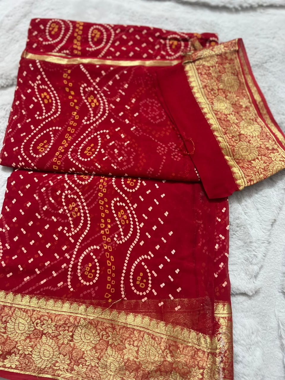Red Pure Georgette Bandini Saree with Beautiful Zari border and Same Fabric Blouse Piece