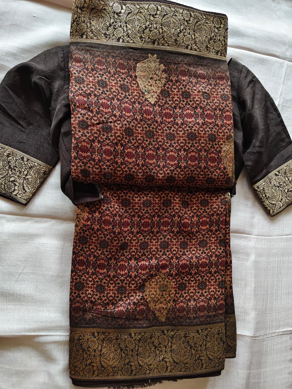 Beautiful Pure Crepe Saree with Stitched Blouse Piece