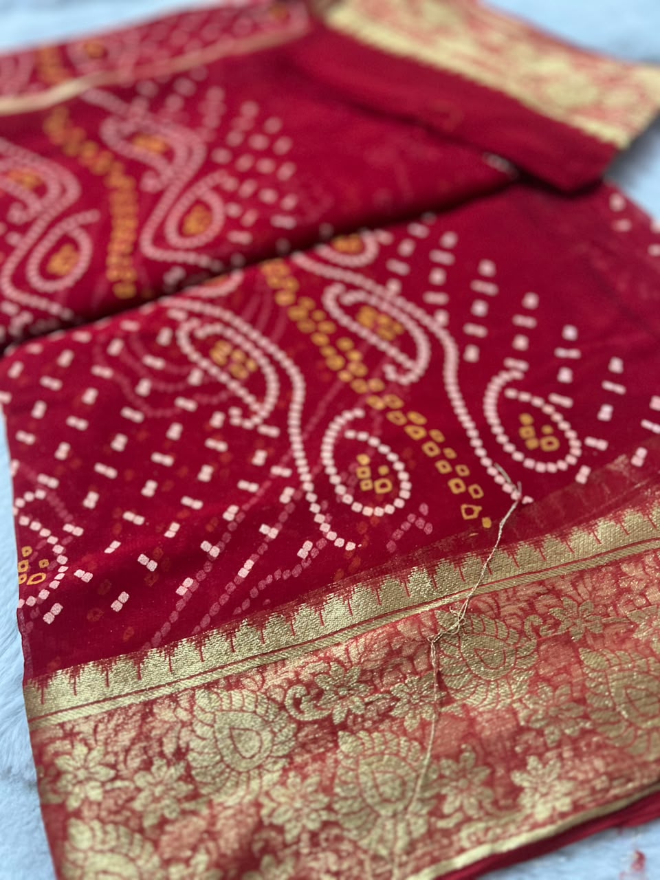 Red Pure Georgette Bandini Saree with Beautiful Zari border and Same Fabric Blouse Piece
