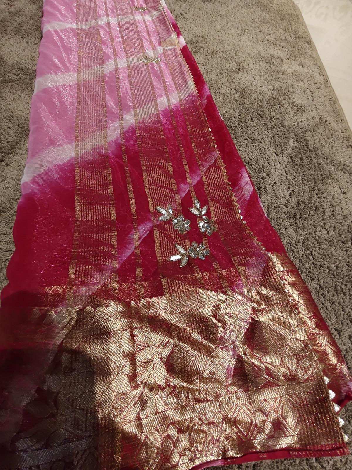 Beautiful Pink-Maroon Color Lahariya Designer Saree with Blouse Piece