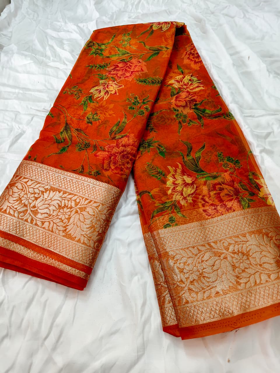 Beautiful Flower Design Heavy Border Saree with Blouse Piece