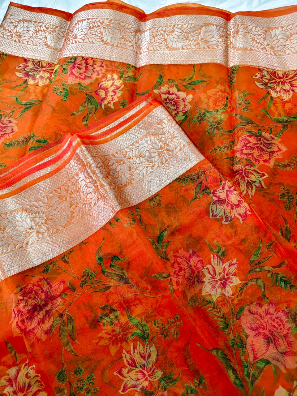 Beautiful Flower Design Heavy Border Saree with Blouse Piece