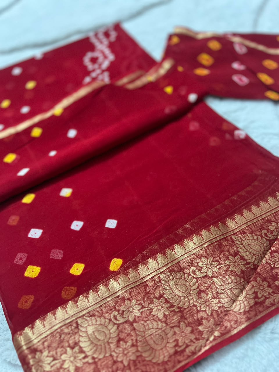 Pure georgette Bandhini Saree with lovely Zari Border and Same Fabric Blouse Piece