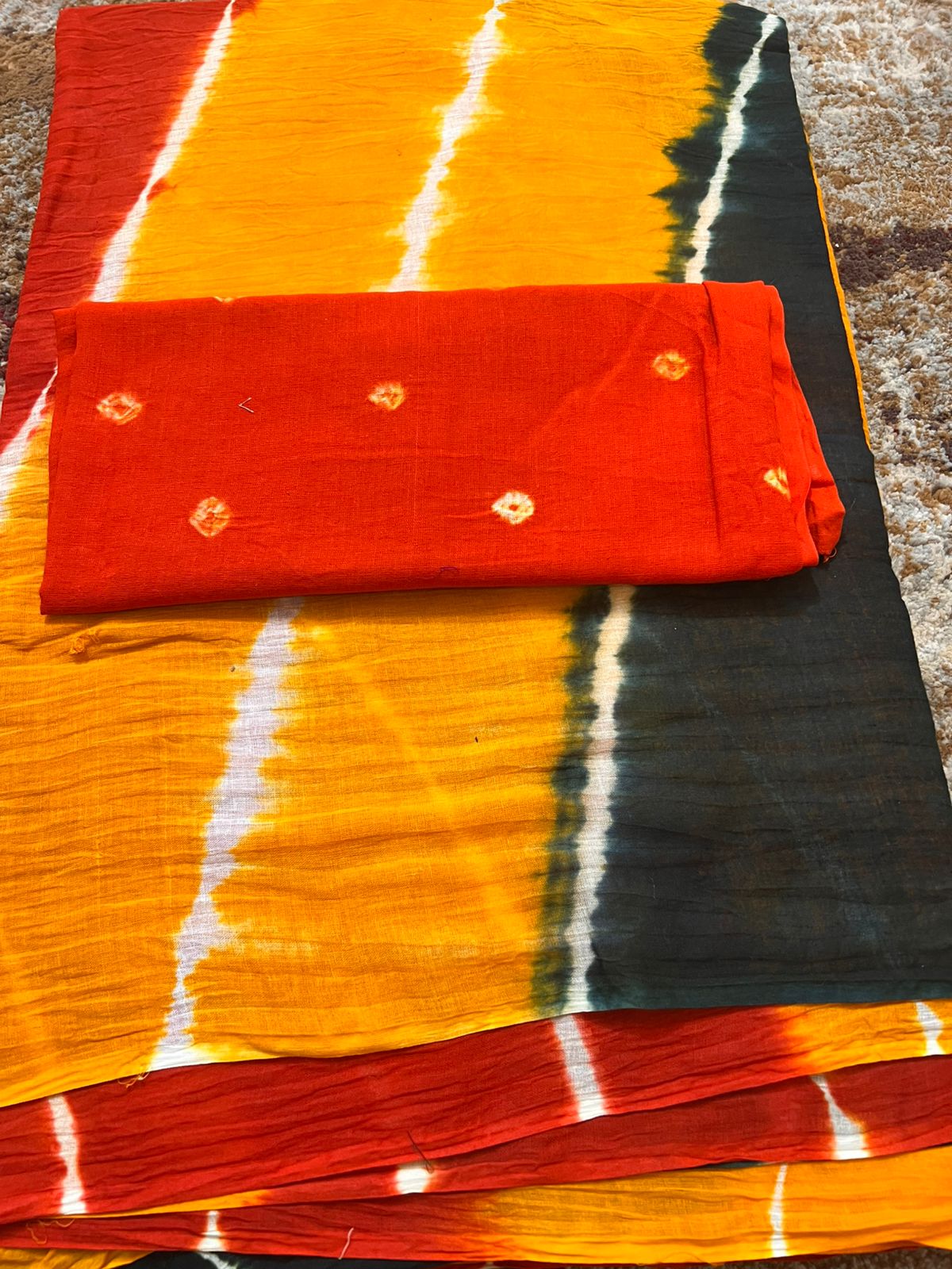 Soft Cotton Malmal Laheriya Saree with Bandhini Blouse Peice