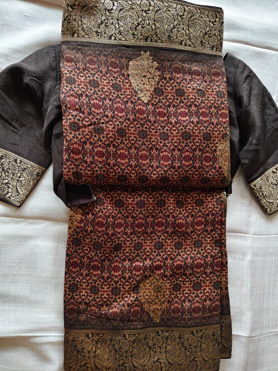 Beautiful Pure Crepe Saree with Stitched Blouse Piece