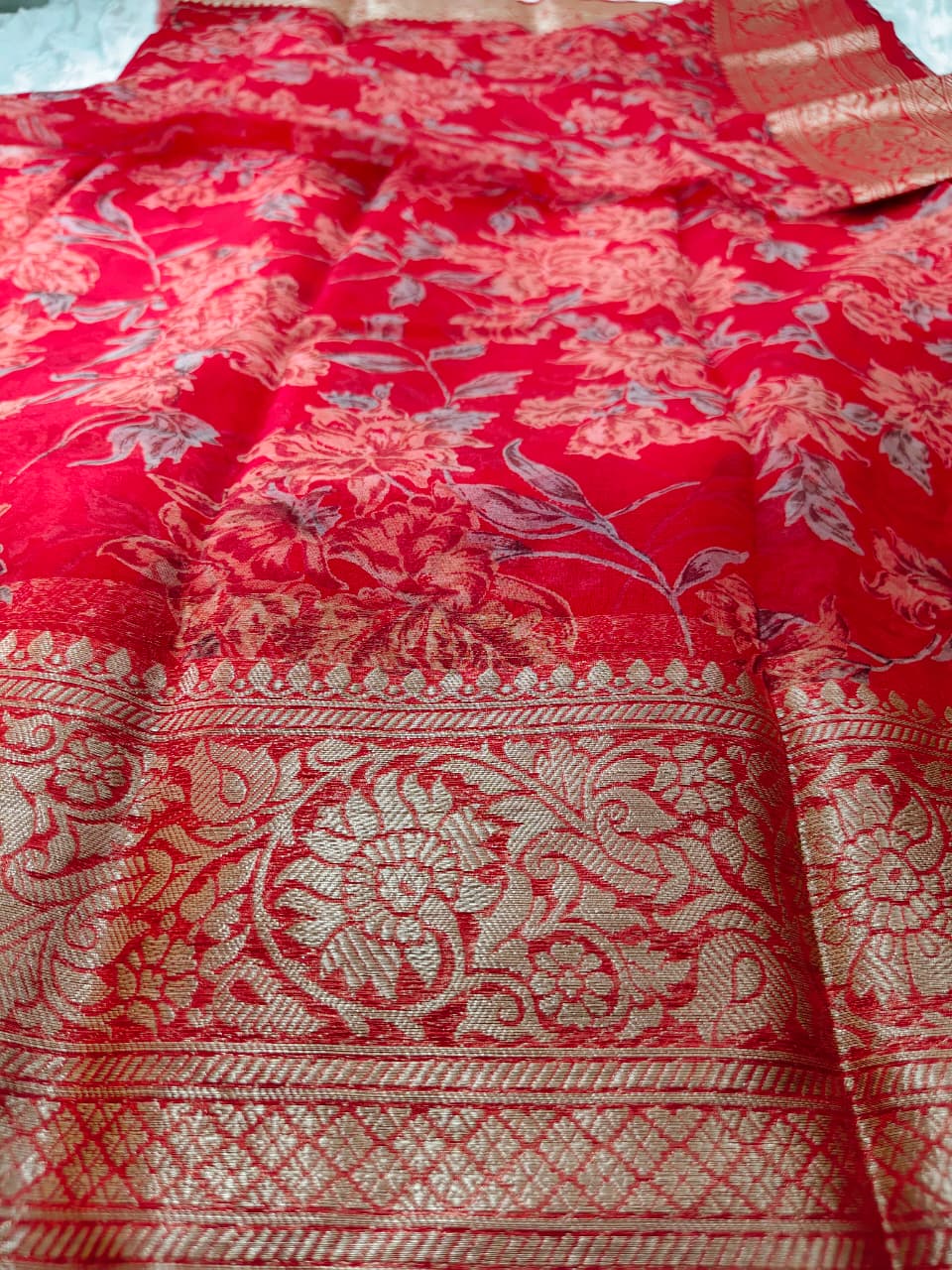 Beautiful Flower Printed Heavy Border Saree with Blouse Piece