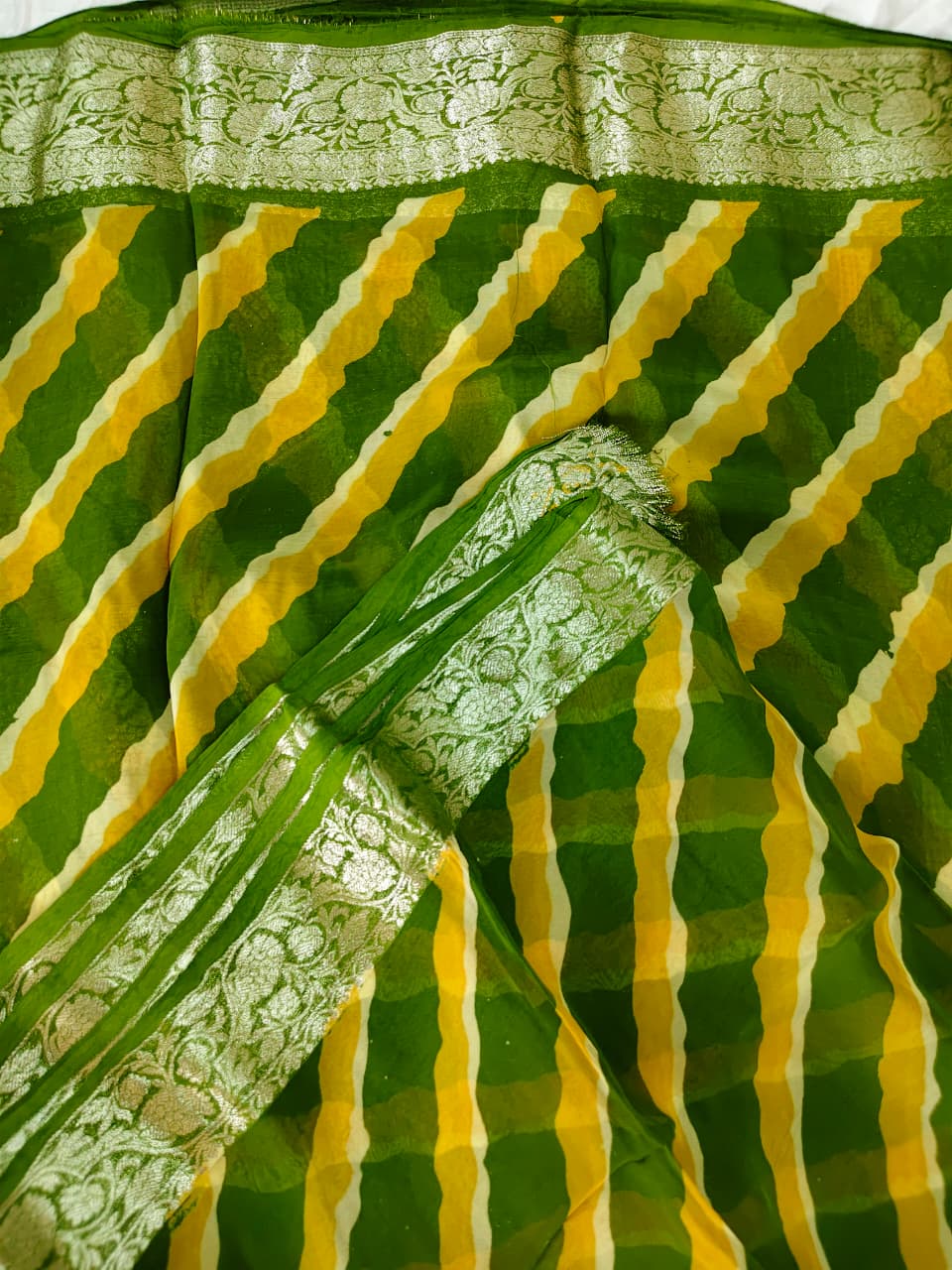 Beautiful Green Lahariya Saree with Heavy Border and Blouse Piece