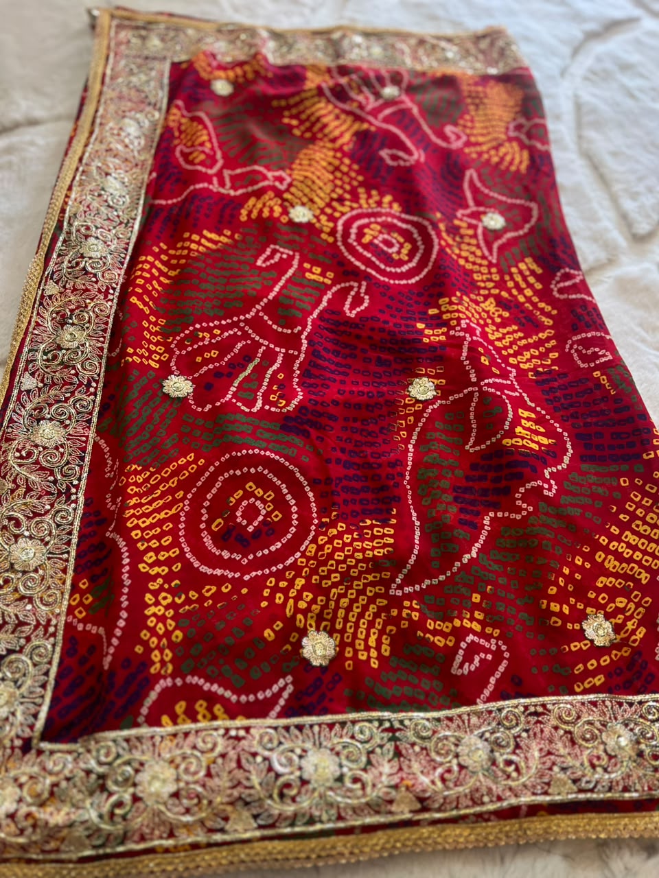 Red Chunari Ki Traditional Saree with Green Blouse Piece
